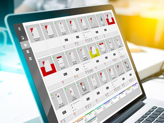 Ordinateur portable dont l’écran affiche la gestion des appareils du logiciel APT-COM™.